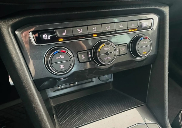 Volkswagen Tiguan cena 114900 przebieg: 84525, rok produkcji 2018 z Człopa małe 781